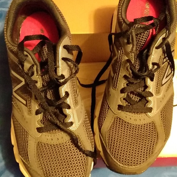 New Balance running shoes - Picture 2 of 4